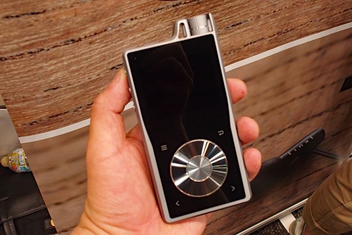 Questyle Audio�̍ŐV�n�C���]DAP�uQP2R�v�̎��@��������悤�ɂȂ��Ă���