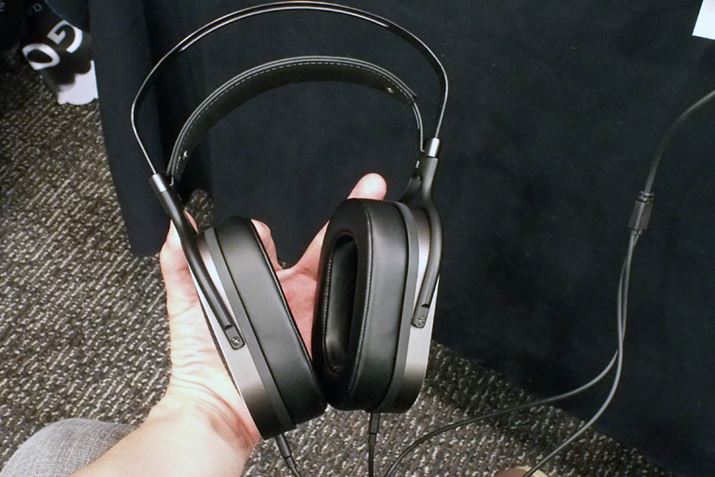 Acoustic Research���̃I�[�v���^���ʎ��E�쓮���w�b�h�z���uAR-H1�v