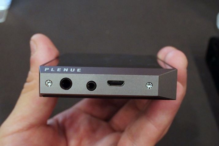 �w�b�h�z���o�͂́A3.5mm�A���o�����X��2.5mm4�Ƀo�����X��2�n���p��