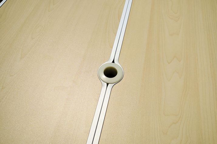 e[u̐^񒆂Ƀp\z_[Zbg