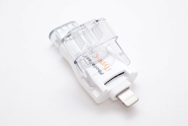 iPhoneɐڑLightningRlN^B{f̒jȂłˁBLbvJĎgp܂