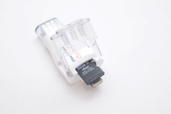 L^}̂łmicroSDJ[h͂̕ɑ}݂܂