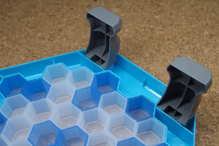 ׂẴubN͂ߍ񂾂ƁAtB[hɑt܂