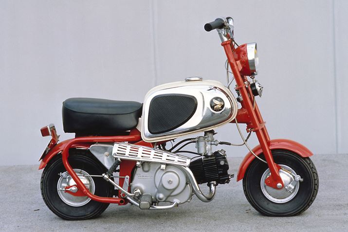 Z100���x�[�X�ɗA�o���f���Ƃ��ă����[�X���ꂽ�̂�1963�N�ɔ��\���ꂽ�uCZ100�v