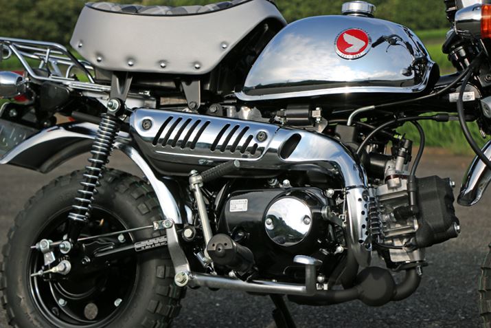 ���݊��̂���}�t���[�K�[�h���A�^���N�ȂǂƓ��l�Ɏd�グ���Ă���