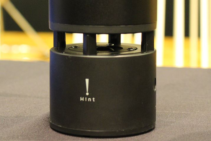 {fB̌ԕɂ́AS̃cB[^[ƁAቹp̃E[n[ڂĂ