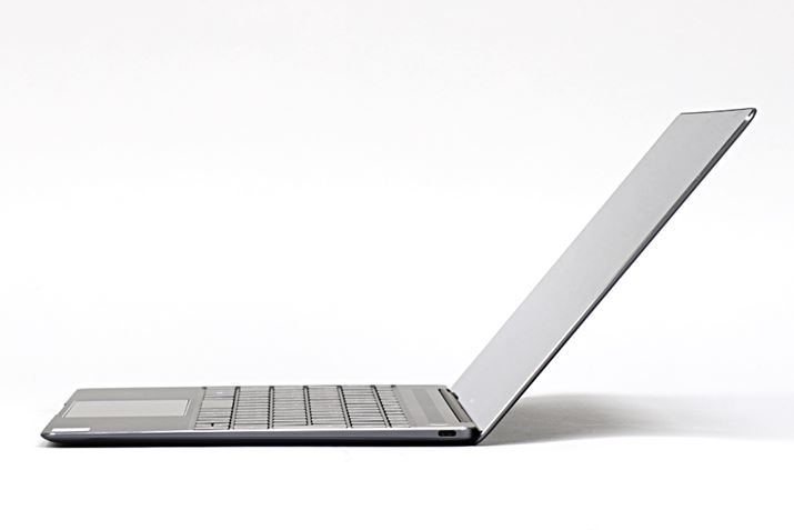 ����12.5mm�̃X�����{�f�B�B�ʐ^�̓f�B�X�v���C����ԉ��܂ŊJ�������