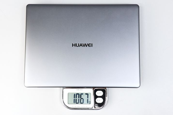 �d�ʂ̓J�^���O�l�Ŗ�1.05kg�B������1067g������