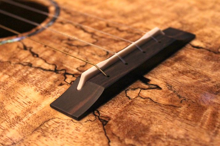 ̓ubWʂāA{̂̓ŌŌŒ肷dg݁Bіڂ\ɏoȂ̂Ōڂ