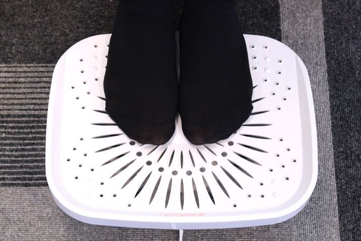 ̂悤ɐ^񒆂ɑuƁA̎ẘԂɕʂăJbƂ܂B\hɂȂ肻