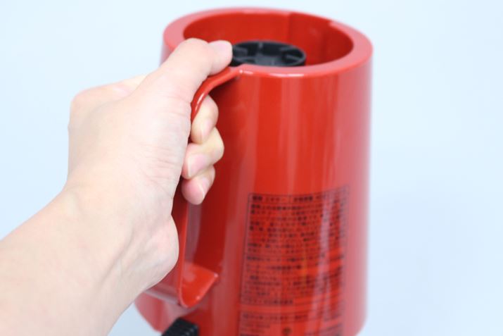 ���[�^�[���̔w�ʂɂ̓n���h�����t���Ă���̂ŁA�Ў�ł������Ȃ��ړ��������܂�