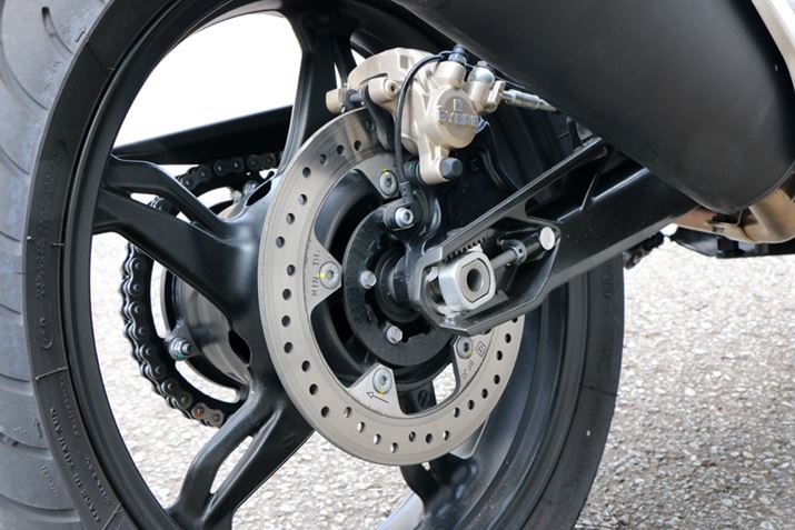 Au[LBYBLEŁAA^C̃TCY150/60 R17