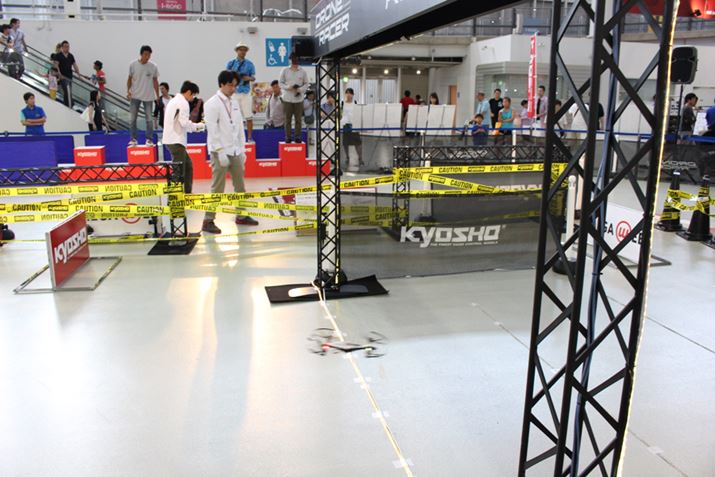 @̂Q[g邽тɁAQ[gɐݒuꂽVOiA[bPJ[LED_