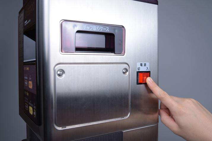 �������̂ӂ���߁A�{�̑��ʂ̓d���X�C�b�`���|�`�b