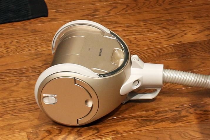 {̂㉺΂ɂȂĂsł悤ɁA{̂傫Ȏԗւ𓋍