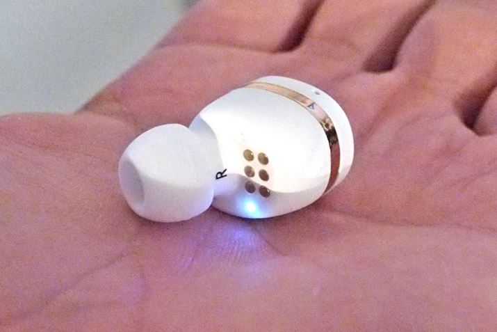 YEVO1�̃C���z���{�́BKnowles�А��o�����X�h�A�[�}�`���A�h���C�o�[1��𓋍ڂ���