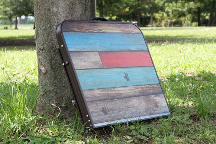 ܂肽ݎ͎[TCY傫Ȃ肪łAuOx[VbN ې3FDXe[uv̂悤3ō\ꂽV3ɐ܂肽݁A3̓V1݂̌Ɏ߂̂ł΃XɎ[ł܂B[TCY͖625ij×50isj×500ijmmAdʂ͖6.4kg