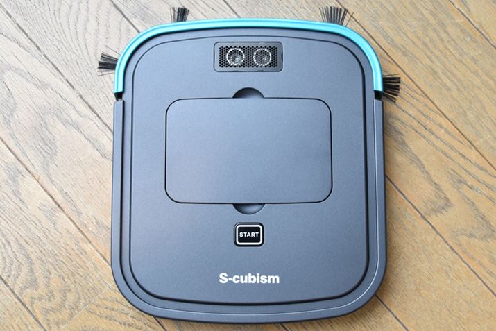 �{�@�̏㕔�B����{�^���́uSTART�v�Ə����ꂽ�d���{�^���݂̂Ƃ����V���v����