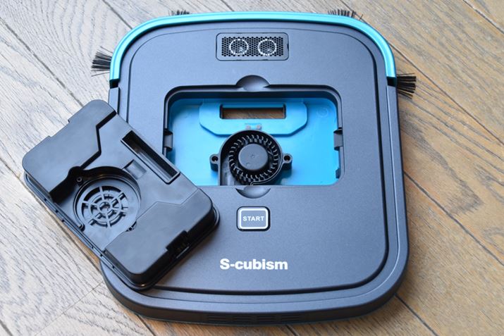 �{�̒����ɔ����t����ꂽ�_�X�g�{�b�N�X�B�e�ʂ�35ml