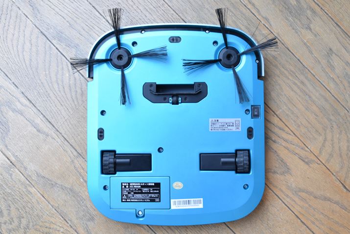 �{�@�̗��ʁB�E�[�Ɏ�d���X�C�b�`�����ڂ���Ă���