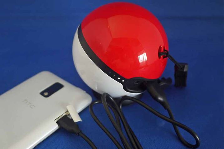 tmicro USBP[ugď[d܂B{̐ʂ̊ۂ{^Ə[dJnł