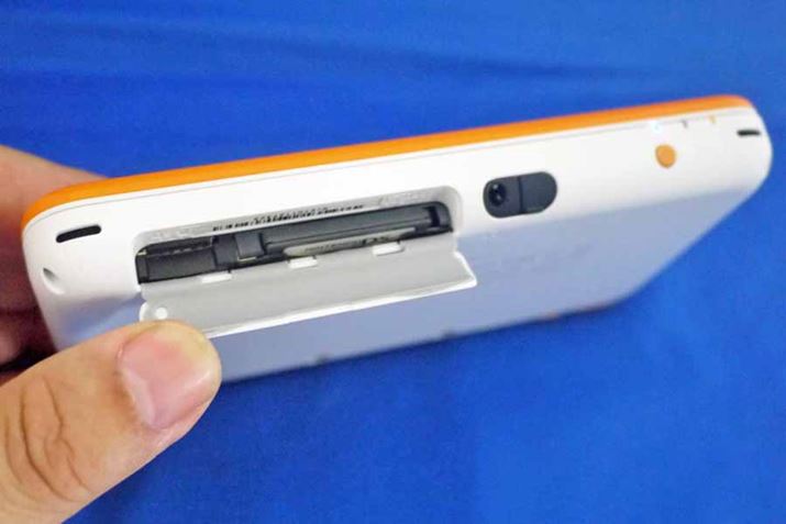 Q[Xbg͊WtɂȂ܂Bmicro SDJ[hȒPɔł悤