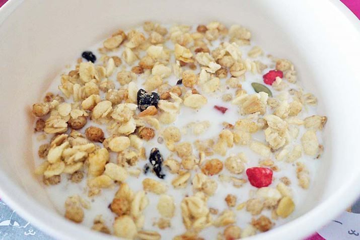 ԂȃVAƃt[c̐F݂̃oXł