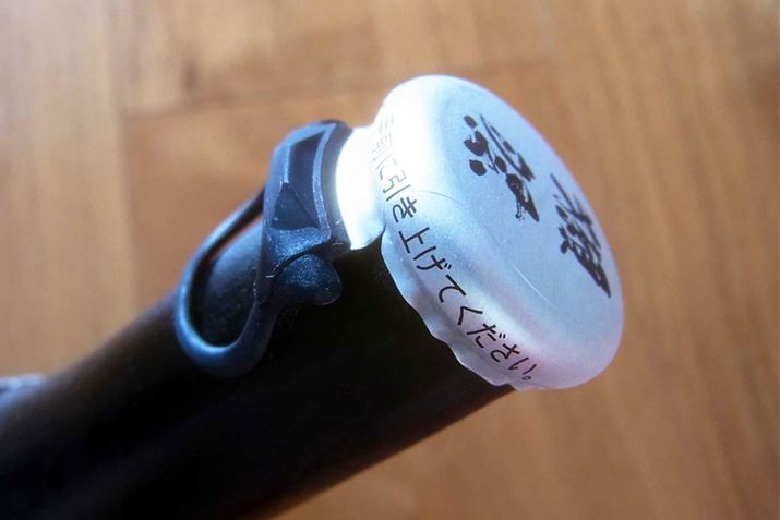 �V�����p���̂悤�ɍd�����ł͂Ȃ��A�N�ł��ȒP�ɊJ��������ɂȂ��Ă��܂�