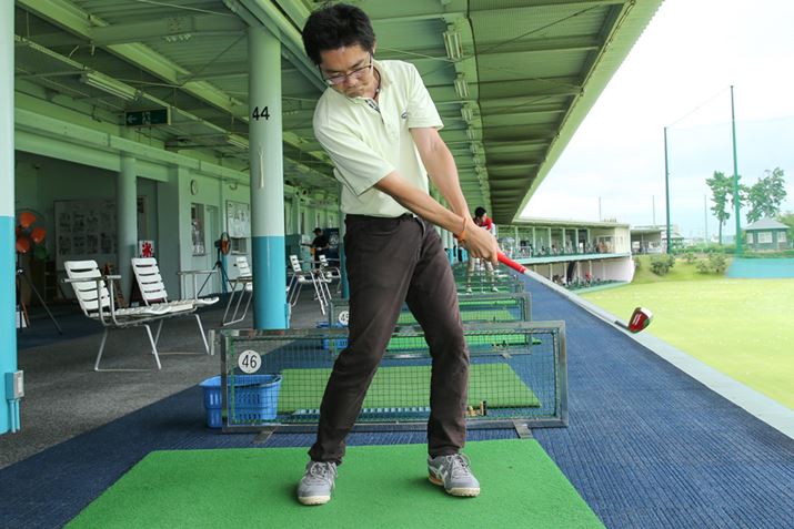 tF[X̌ӎȂfU肵Ă݂Ă