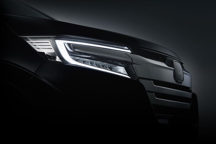 �V�^�u�X�e�b�v���S�� �X�p�[�_�v�e�B�U�[�T�C�g�Ō��J����Ă���A�w�b�h���C�g�摜