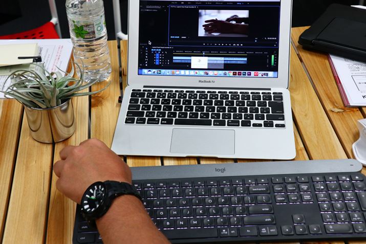 ����X�^�C���Ƃ��āA�ʐ^�̂悤�ɍ���ŃN���E���𑀍삷��̂ŁA�}�E�X��y�������𗣂����ɍς�