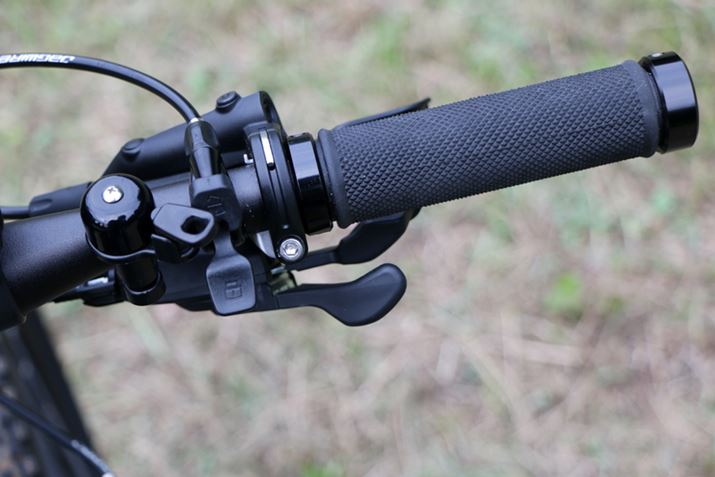 E葤ɂ̓TXyV̓bN郌o[𑕔BObvɌ͕̂ϑp̃o[