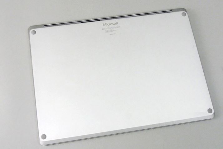 ʂɂ4Ɋ~߂̃SA㕔ɂ͒ʋCĂ