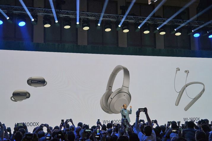 �\�j�[�̃v���X�J���t�@�����X�Ŕ��\���ꂽ�u1000X�v�V���[�Y