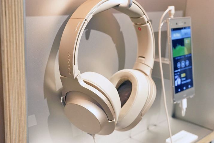 �I�[�o�[�w�b�h�^��h.ear on Wireless NC