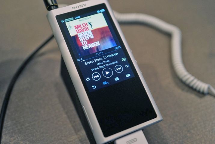 �n�C���]�E�H�[�N�}���̃G���g���[���f��A�V���[�Y�����j���[�A��