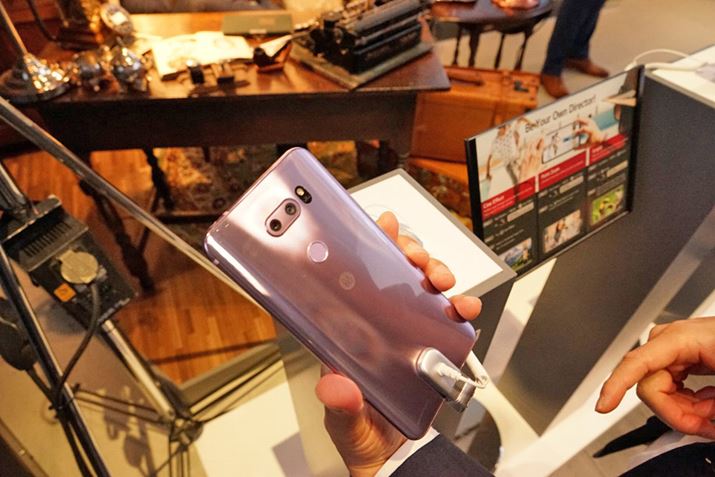 F1.6�����Y��B&O�`���[�j���O�̃X�s�[�J�[�𓋍�