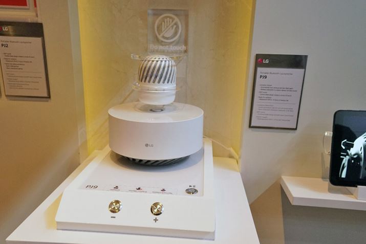 �󒆂ɕ������C�����X�X�s�[�J�[�uP9�v