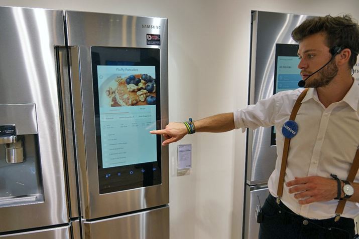 �①�ɂ̉�ʂŔ��������X�g���쐬���ăX�}�z�ƘA�����ĕ\���ł���