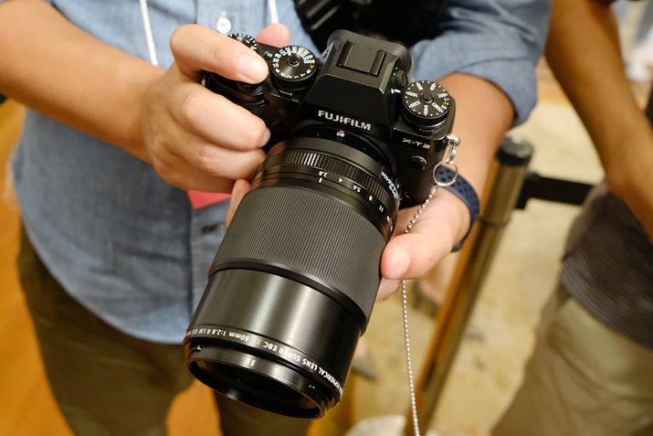 XF80mmF2.8 R LM OIS WR MacroBJF2.8̍\ȓ{}NY