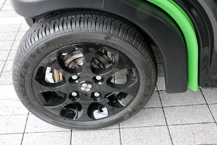 4ւׂĂɃfBXNu[LĂ̂ŁAS͍