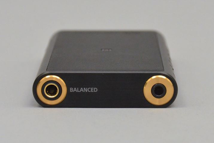 3.5mm̃AoXo͂łȂA4.4mm5ɂɂoXڑo͂