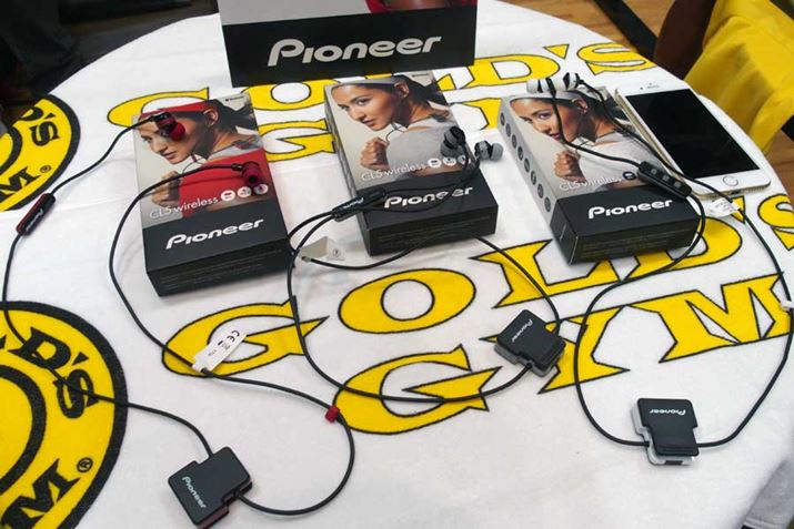 CL5wireless�B������͂��J�W���A���ȃX�|�[�c�V�[����z�肵�ĊJ�����ꂽ