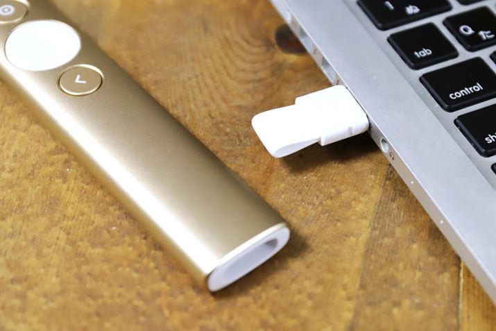 �{�̂�PC�́A�t����USB���V�[�o�[��Bluetooth�Őڑ�