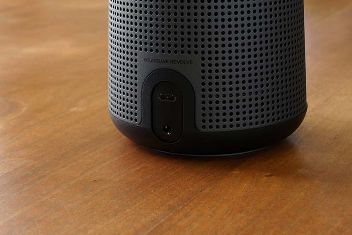 dpmicroUSB|[g̉ɁA3.5mm͒[qĂ