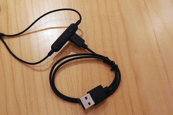 RʂɔꂽmicroUSB|[g[ds