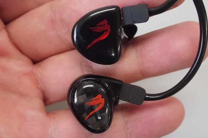 Michelle�i�ʐ^��j��Michelle Limited�i�ʐ^���j�B�t�F�C�X�v���[�g�����̃f�U�C�����傫���ς����