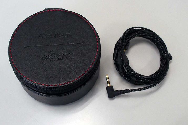 ��p�L�������O�P�[�X��2.5mm/4�Ƀo�����X�v���O�P�[�u���Ƃ������t���i�́AMichelle�Ƃ܂���������