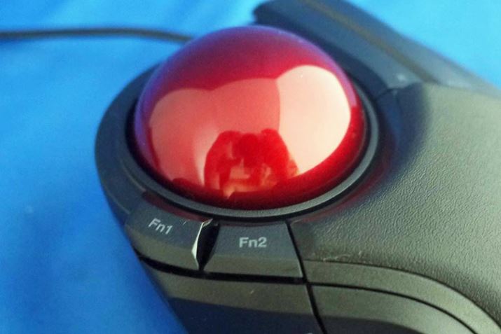 {̏㕔ɃJX^}CY\ȃ{^2BRsy蓖Ă̂