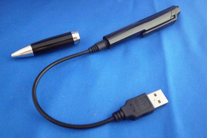 ɕtUSBP[u}݂܂B[dƃf[^ړɎg܂